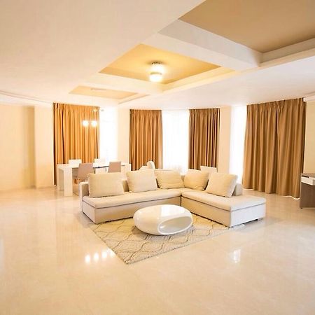 Bruxelles Guesthouse Крайова Стая снимка