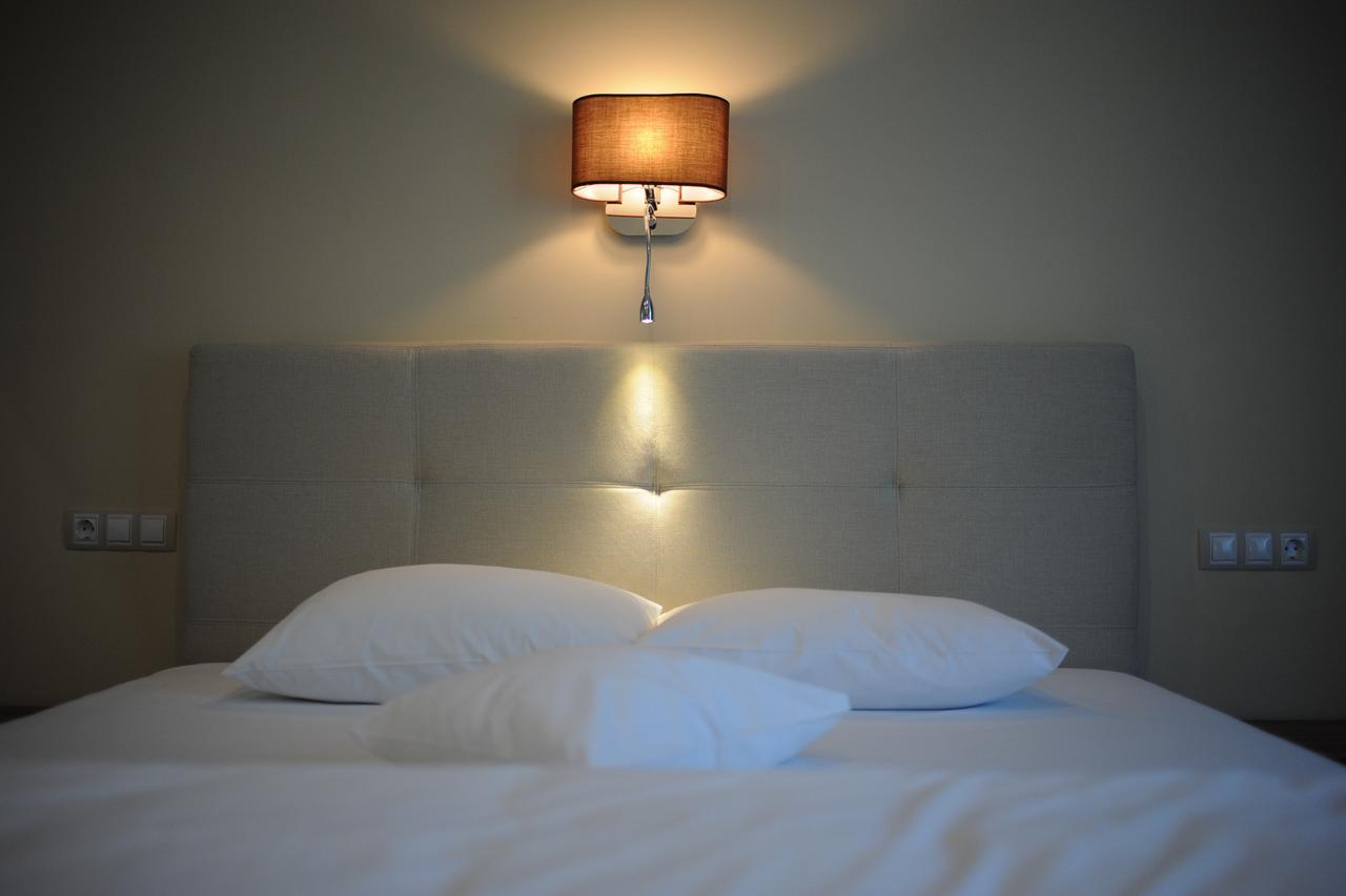 Bruxelles Guesthouse Крайова Екстериор снимка